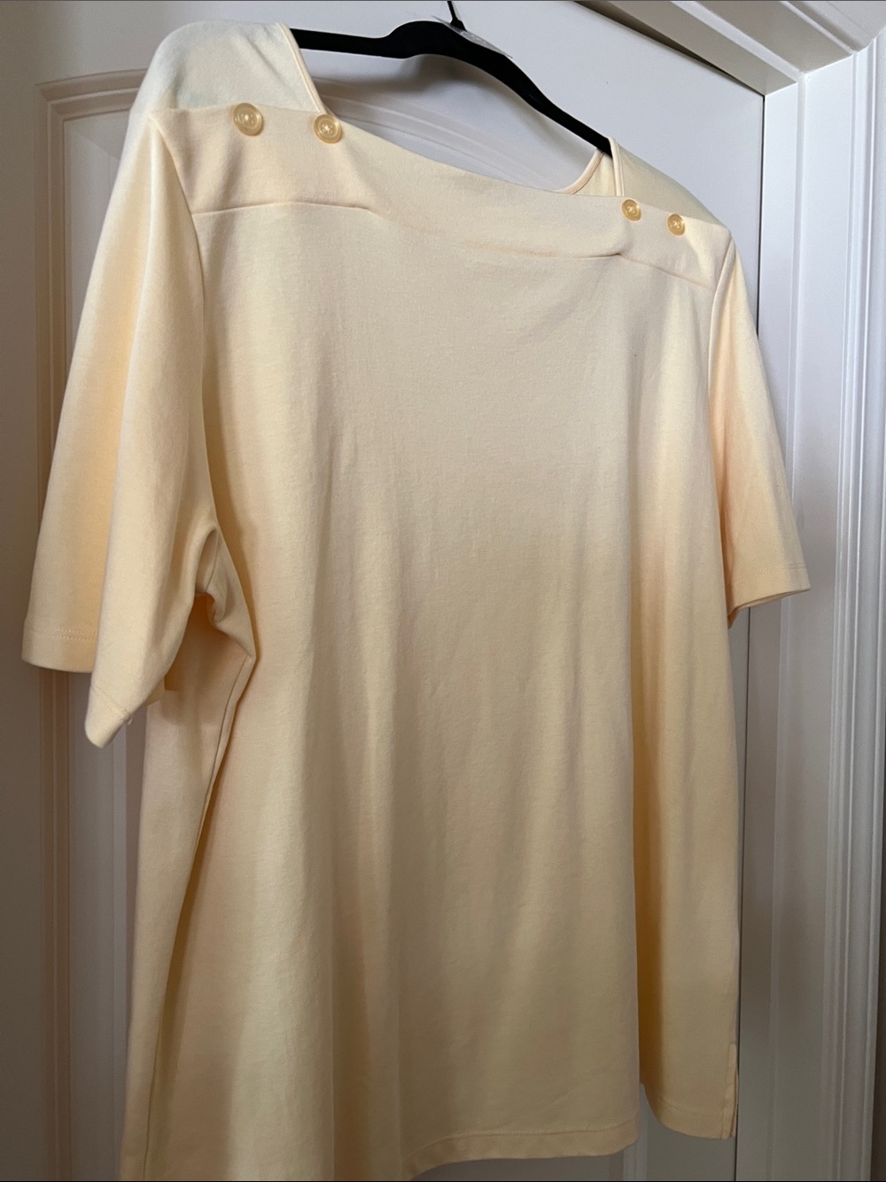 🌻 🌻 Appleseed's Buttercup Yellow Short-Sleeve With Button-Shoulder Detail  H218